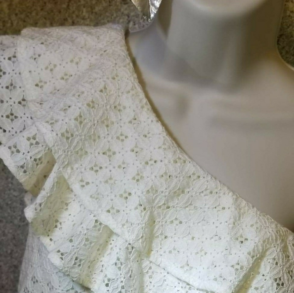 Banana Republic Ruffled One Shoulder Top - Picture 2 of 8